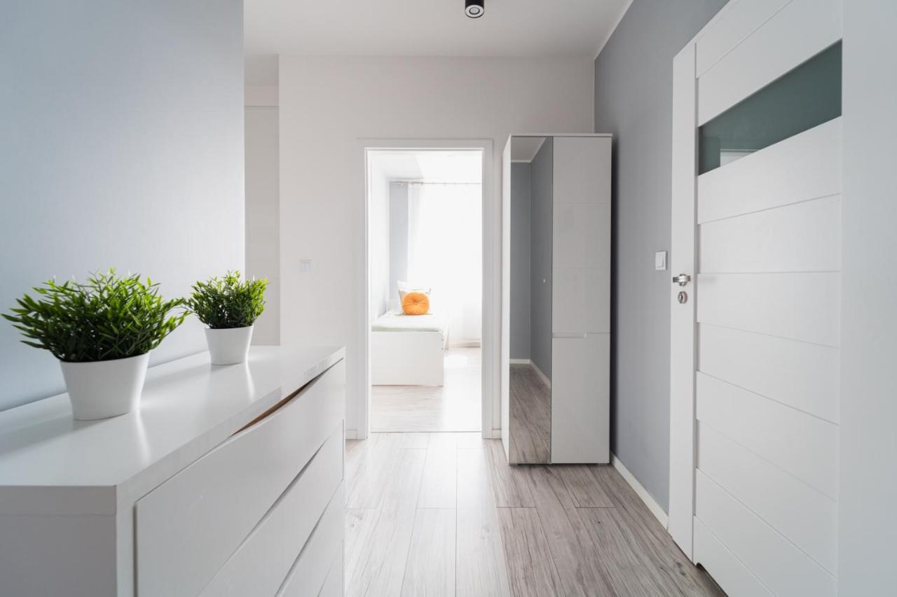 New Apart Near Sky Tower - Gwiazdzista Apartment วรอตซวาฟ ภายนอก รูปภาพ