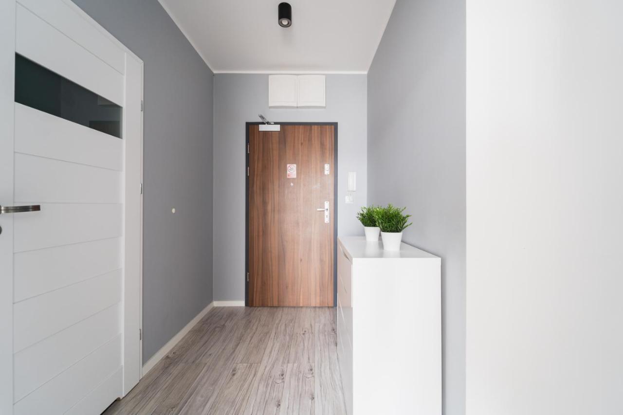 New Apart Near Sky Tower - Gwiazdzista Apartment วรอตซวาฟ ภายนอก รูปภาพ