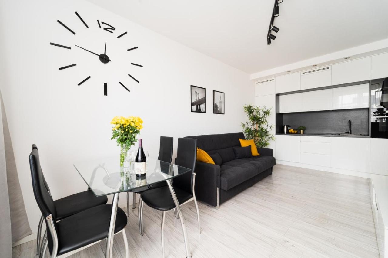 New Apart Near Sky Tower - Gwiazdzista Apartment วรอตซวาฟ ภายนอก รูปภาพ