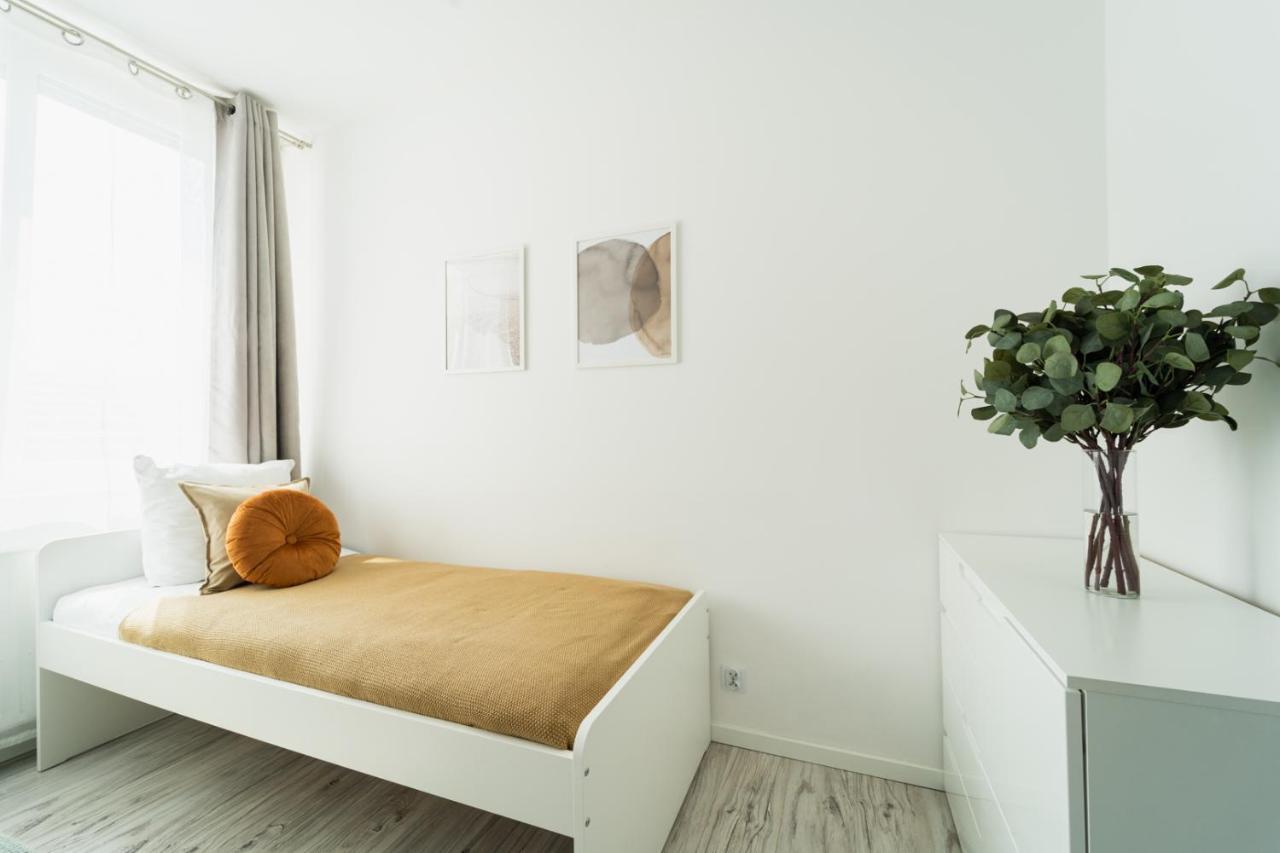 New Apart Near Sky Tower - Gwiazdzista Apartment วรอตซวาฟ ภายนอก รูปภาพ